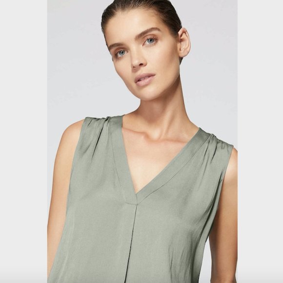Witchery Tops Witchery Green Sleeveless V Neck Swing Top Poshmark